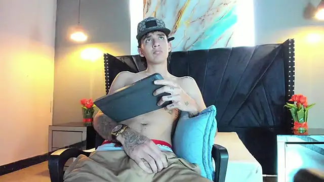 Xanderr owen2 online show from January 16, 2026, 7:51 pm