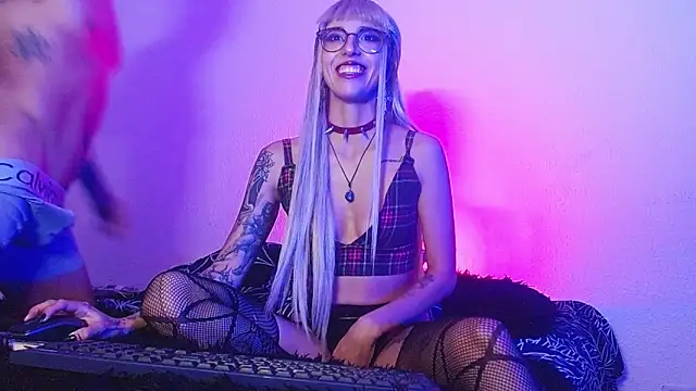 Snapshot of anhell_111 chatting on November 18, 2025, 5:44 am anhell 111 online show from November 18, 2025, 5:44 am