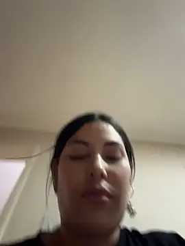 Anna Bitch Disgusting online show from May 17, 2026, 7:19 am