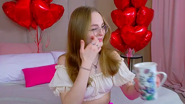 Snapshot of MadisonSmitt chatting on February 15, 2026, 7:51 am MadisonSmitt online show from February 15, 2026, 7:51 am