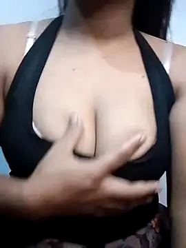 Snapshot of YuCii2k1 chatting on November 17, 2025, 7:12 am YuCii2k1 online show from November 17, 2025, 7:12 am