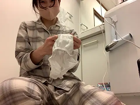 mayumichan13 online show from February 9, 2026, 8:18 pm