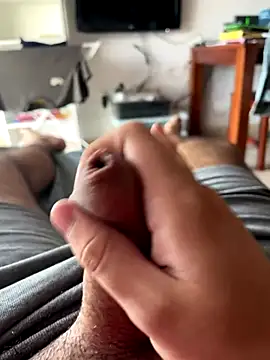 Snapshot of Yannick04 chatting on November 12, 2025, 1:37 pm Yannick04 online show from November 12, 2025, 1:37 pm