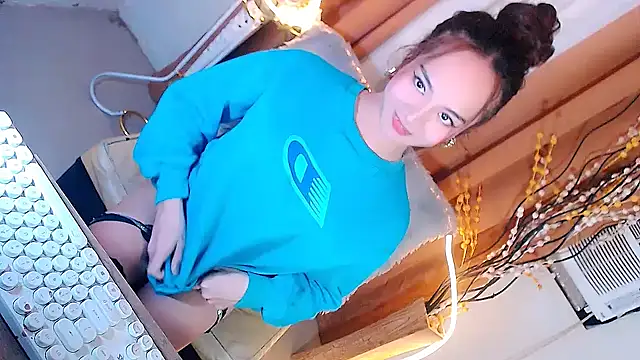 Natasha Sweetx online show from February 5, 2026, 12:23 pm