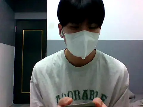 xunyuuu online show from December 5, 2025, 3:32 pm