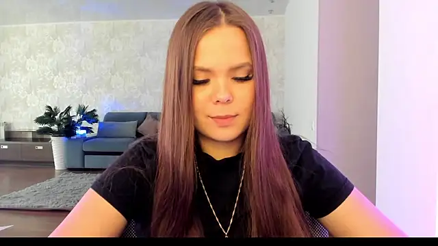 Snapshot of Kira_love_81 chatting on May 24, 2026, 4:23 am Kira love 81 online show from May 24, 2026, 4:23 am
