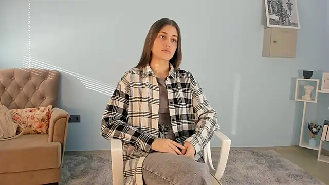 Snapshot of LucilaCashen chatting on November 16, 2025, 7:13 am LucilaCashen online show from November 16, 2025, 7:13 am