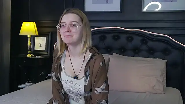 LindaGrant online show from November 13, 2025, 8:13 pm