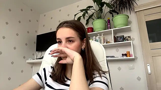 Snapshot of SweetieKatie chatting on November 19, 2025, 9:31 am SweetieKatie online show from November 19, 2025, 9:31 am