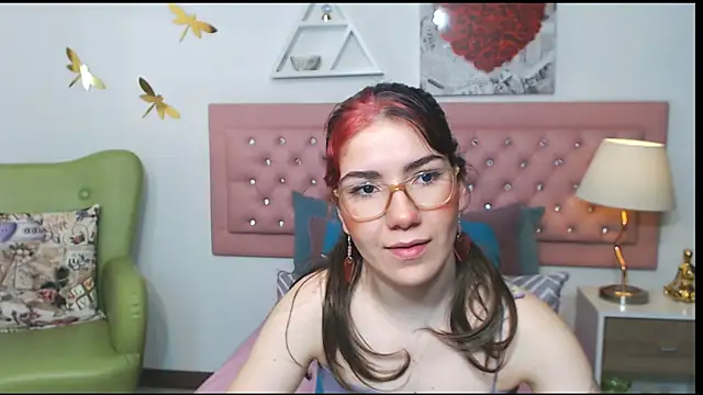 AriLumi online show from November 20, 2025, 7:47 pm