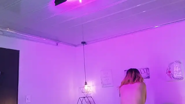 NinaSakura Eup online show from March 25, 2026, 12:04 pm