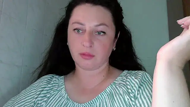 Snapshot of MelinaAx chatting on July 14, 2026, 7:31 pm MelinaAx online show from July 14, 2026, 7:31 pm