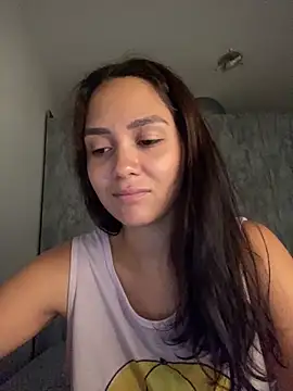 carolsapequinha online show from April 8, 2026, 1:34 pm