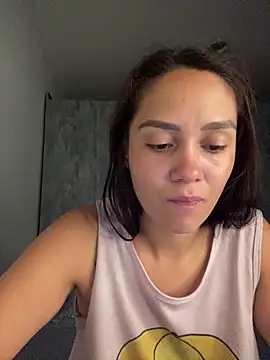 carolsapequinha online show from April 6, 2026, 10:27 am