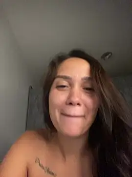 carolsapequinha online show from April 5, 2026, 8:37 pm