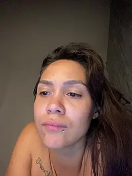 Snapshot of carolsapequinha chatting on July 8, 2026, 3:41 am carolsapequinha online show from July 8, 2026, 3:41 am