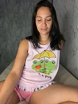 Snapshot of carolsapequinha chatting on November 26, 2025, 12:27 pm carolsapequinha online show from November 26, 2025, 12:27 pm