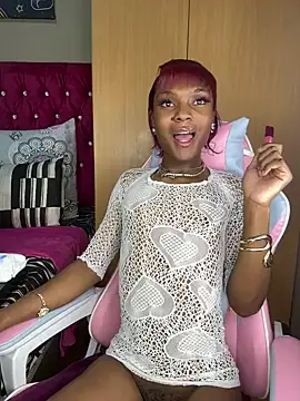 Snapshot of LatoyaPosh chatting on December 17, 2025, 11:32 pm LatoyaPosh online show from December 17, 2025, 11:32 pm