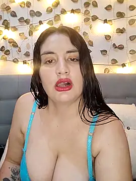 Snapshot of White_Queen_1 chatting on November 18, 2025, 10:45 pm White Queen 1 online show from November 18, 2025, 10:45 pm