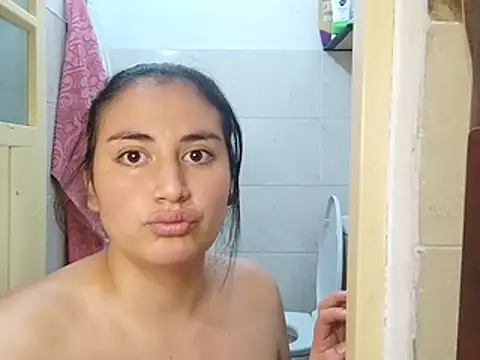 Snapshot of White_Queen_1 chatting on December 14, 2025, 3:02 am White Queen 1 online show from December 14, 2025, 3:02 am