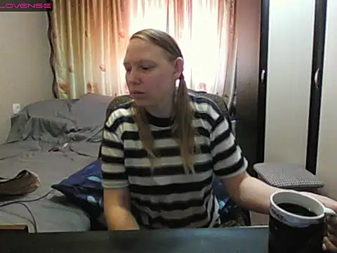 JenniDeep online show from April 16, 2026, 8:15 am