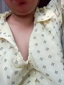 Snapshot of isha_sharma2002 chatting on November 19, 2025, 4:12 am isha sharma2002 online show from November 19, 2025, 4:12 am