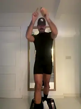 Snapshot of ApoloGym chatting on November 12, 2025, 8:23 pm ApoloGym online show from November 12, 2025, 8:23 pm