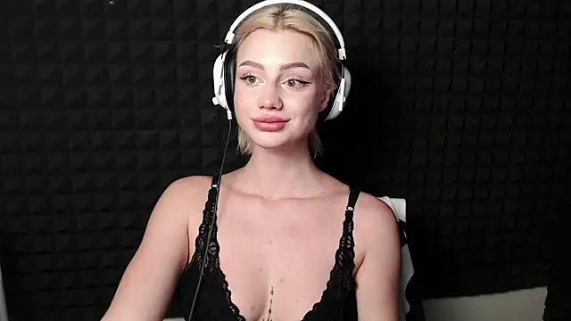 Snapshot of RealLinaaa chatting on November 12, 2025, 9:07 pm RealLinaaa online show from November 12, 2025, 9:07 pm