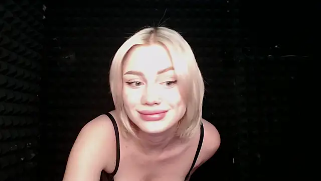 Snapshot of RealLinaaa chatting on November 18, 2025, 7:06 pm RealLinaaa online show from November 18, 2025, 7:06 pm