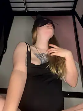 secretcouple 00 online show from April 22, 2026, 7:04 am