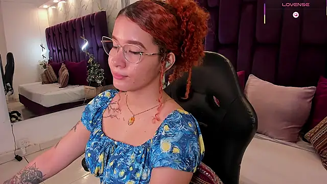 avrilwaynee online show from November 27, 2025, 11:43 am