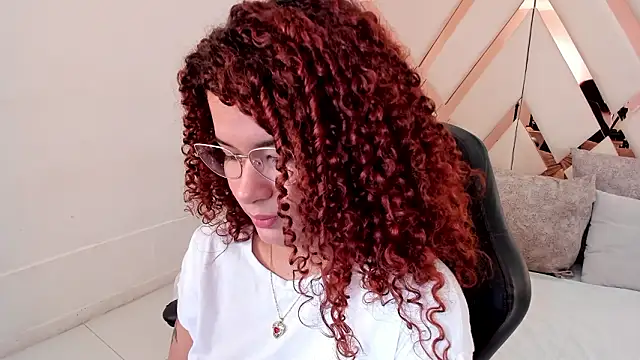 avrilwaynee online show from February 9, 2026, 11:52 am