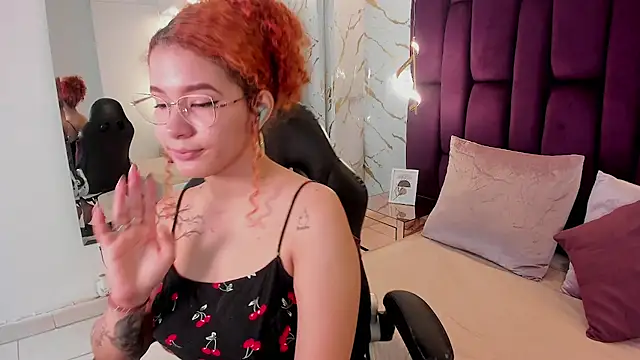 Snapshot of avrilwaynee chatting on November 18, 2025, 1:03 pm avrilwaynee online show from November 18, 2025, 1:03 pm