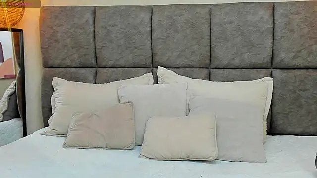 Dulce emi online show from November 17, 2025, 12:09 pm