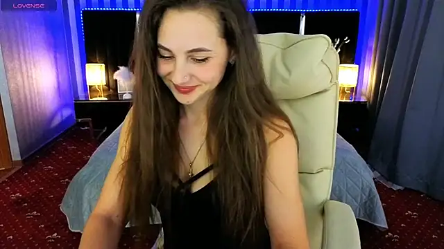 LayllaStarr online show from November 30, 2025, 2:07 pm