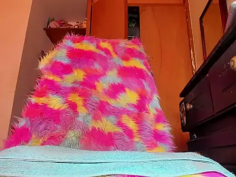 saracush17 online show from April 4, 2026, 4:13 pm