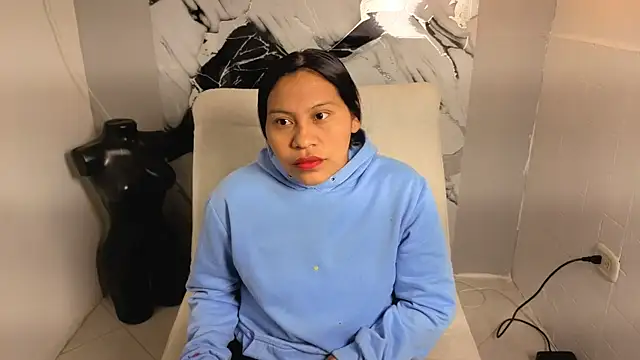 Hanna Goldenst online show from November 13, 2025, 7:51 pm