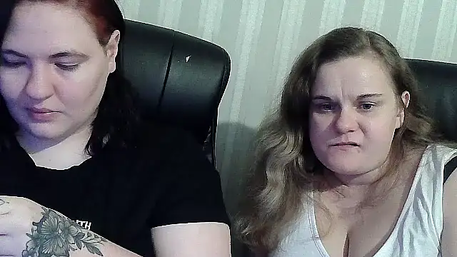 HollyXXEva online show from November 26, 2025, 2:06 pm