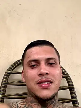 Snapshot of Ryanzl017 chatting on November 14, 2025, 8:45 pm Ryanzl017 online show from November 14, 2025, 8:45 pm