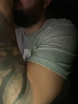 julianlondo111 online show from December 19, 2025, 2:37 am