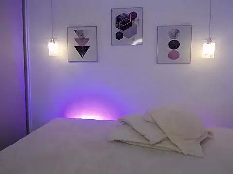 selene rouse  online show from November 25, 2025, 1:28 am