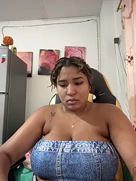 Snapshot of morena-2025 chatting on June 18, 2026, 9:53 pm morena-2025 online show from June 18, 2026, 9:53 pm