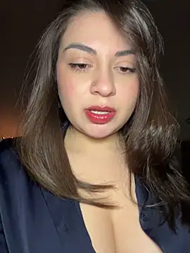 Snapshot of Lovynna chatting on April 18, 2026, 5:15 pm Lovynna online show from April 18, 2026, 5:15 pm