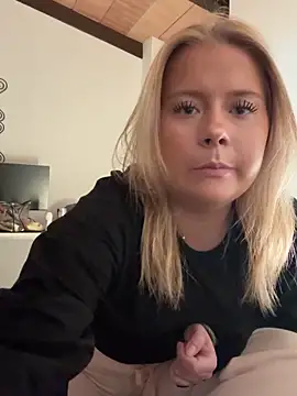 Snapshot of Sandraxoxox chatting on November 23, 2025, 9:14 pm Sandraxoxox online show from November 23, 2025, 9:14 pm