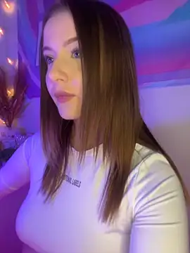 Snapshot of LoKIRAve chatting on December 4, 2025, 12:48 pm LoKIRAve online show from December 4, 2025, 12:48 pm