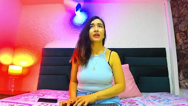 VictoriaRouge  online show from April 19, 2026, 8:22 pm