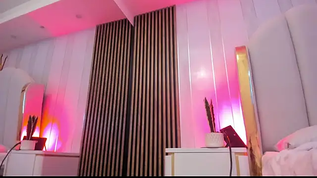 roxyflame  online show from April 1, 2026, 1:41 pm