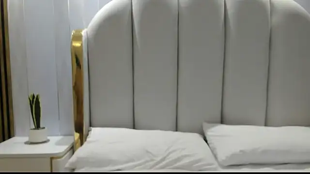 roxyflame  online show from March 14, 2026, 11:27 am