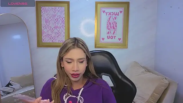 Evy Luxx v online show from April 15, 2026, 3:23 am