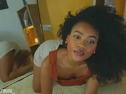 vanestraus online show from November 17, 2025, 9:08 pm